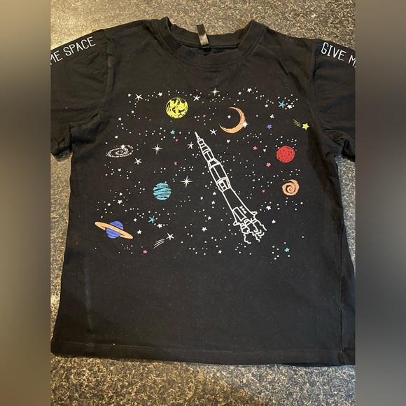 Give me Space- Graphic tee - Picture 1 of 4